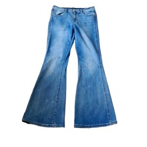 BDG women  stretch light wash bellbottom wide leg   jeans size 28